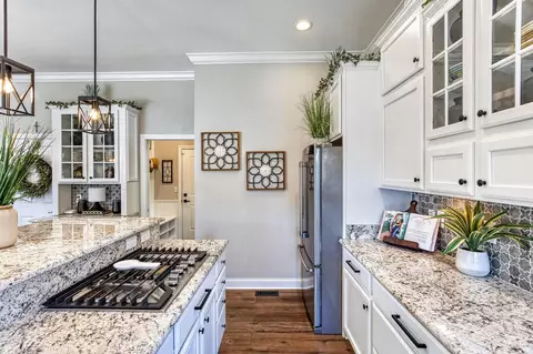 Kitchen - 688 Ascot Dr, Hamilton Township, OH 45039 photo 5 of 5