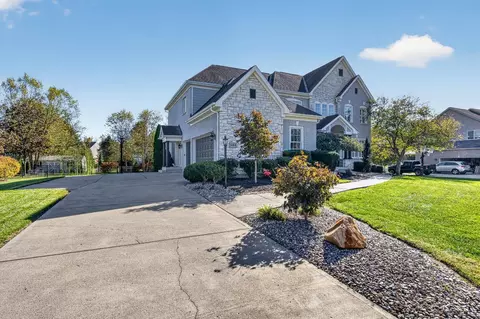 Exterior - 688 Ascot Dr, Hamilton Township, OH 45039 photo 3 of 11
