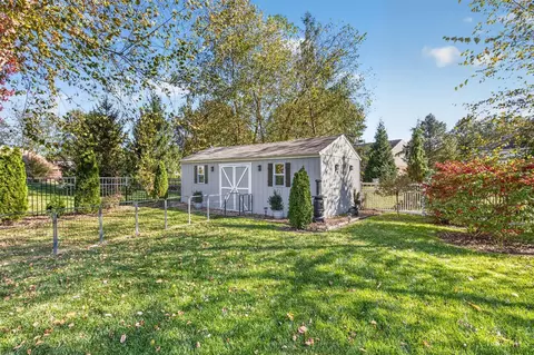 Exterior - 688 Ascot Dr, Hamilton Township, OH 45039 photo 9 of 11