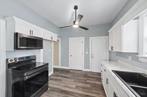 Entry Way - 624 Corwin Ave, Hamilton, OH 45015 photo 2 of 3