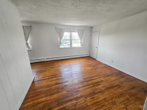 Living - 4720 Ridge Ave, Cincinnati, OH 45209 photo 4 of 11
