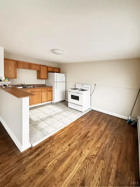 Kitchen - 4720 Ridge Ave, Cincinnati, OH 45209 photo 5 of 7