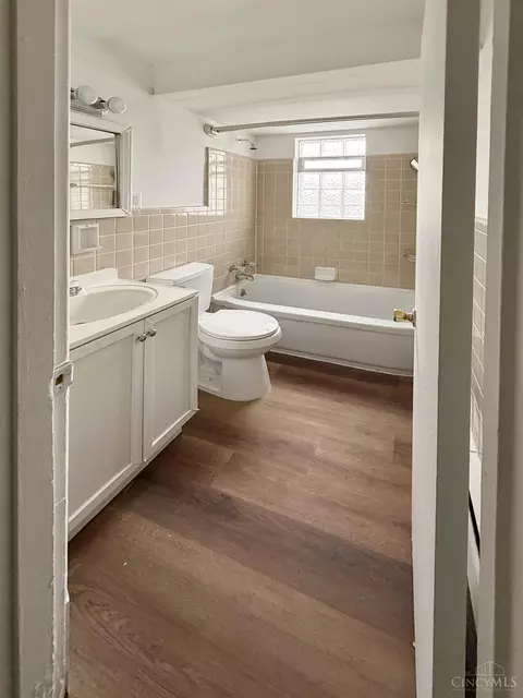 Bath - 4720 Ridge Ave, Cincinnati, OH 45209 photo 3 of 3