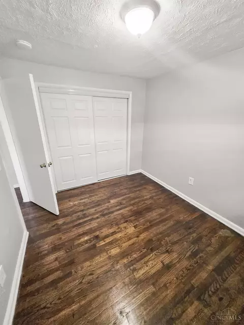 Bedroom - 4720 Ridge Ave, Cincinnati, OH 45209 photo 3 of 9