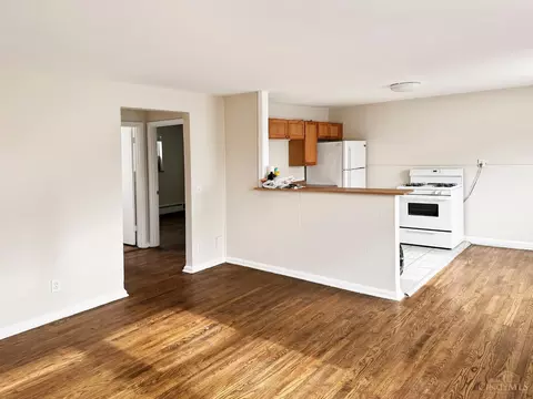 Living - 4720 Ridge Ave, Cincinnati, OH 45209 photo 7 of 11