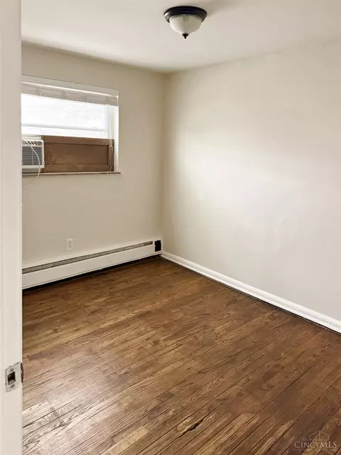 Bedroom - 4720 Ridge Ave, Cincinnati, OH 45209 photo 4 of 9