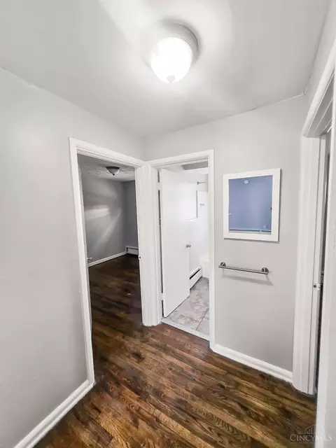 Entry Way - 4720 Ridge Ave, Cincinnati, OH 45209 photo 2 of 10