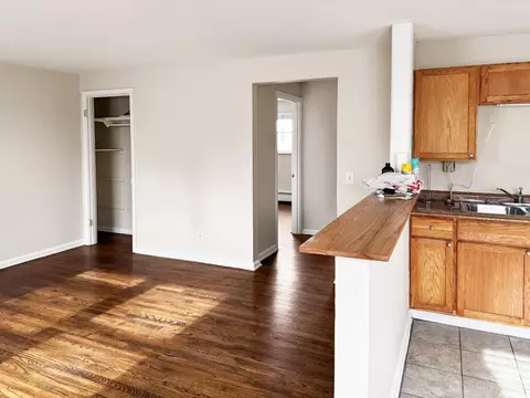Living - 4720 Ridge Ave, Cincinnati, OH 45209 photo 6 of 11