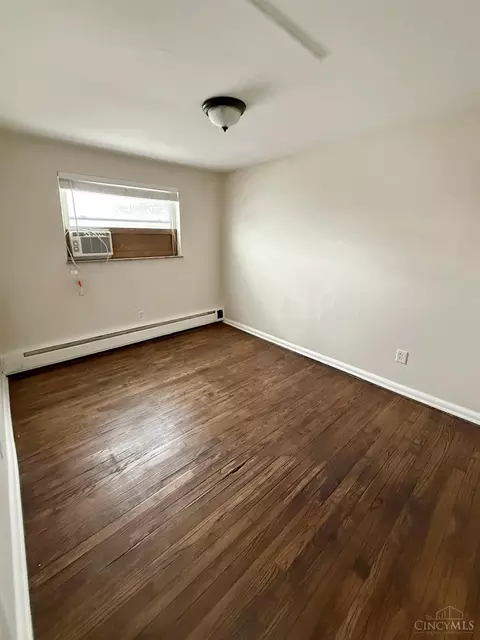 Bedroom - 4720 Ridge Ave, Cincinnati, OH 45209 photo 5 of 9