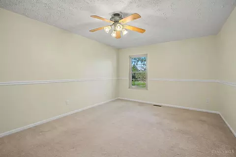 Bedroom - 615 Queensgate Rd, Springboro, OH 45066 photo 3 of 11