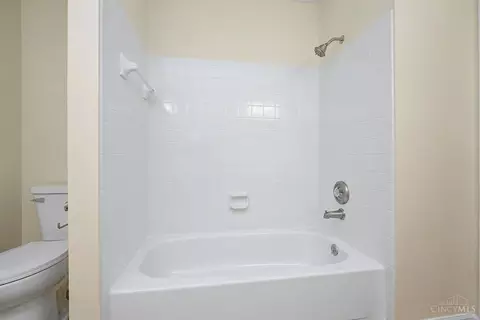Bath - 615 Queensgate Rd, Springboro, OH 45066 photo 6 of 7