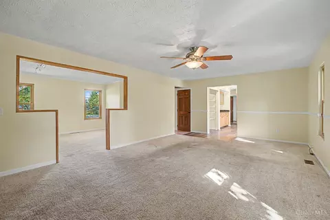 Living - 615 Queensgate Rd, Springboro, OH 45066 photo 6 of 6