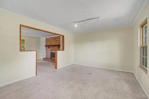 Living - 615 Queensgate Rd, Springboro, OH 45066 photo 1 of 6