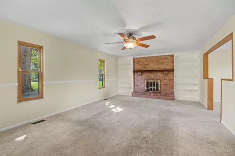 Living - 615 Queensgate Rd, Springboro, OH 45066 photo 4 of 6