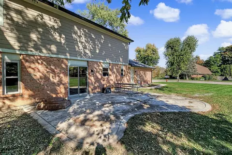 Exterior - 615 Queensgate Rd, Springboro, OH 45066 photo 6 of 16