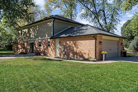 Exterior - 615 Queensgate Rd, Springboro, OH 45066 photo 12 of 16