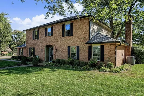 Exterior - 615 Queensgate Rd, Springboro, OH 45066 photo 4 of 16