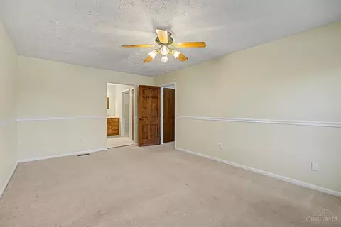 Bedroom - 615 Queensgate Rd, Springboro, OH 45066 photo 4 of 11