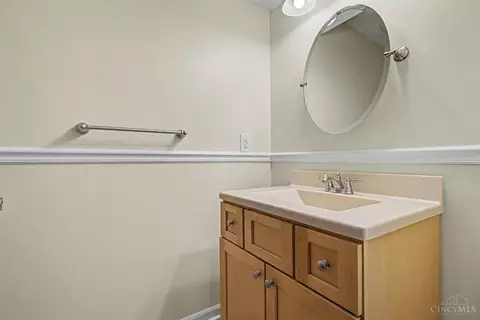 Bath - 615 Queensgate Rd, Springboro, OH 45066 photo 1 of 7