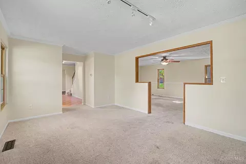 Living - 615 Queensgate Rd, Springboro, OH 45066 photo 2 of 6