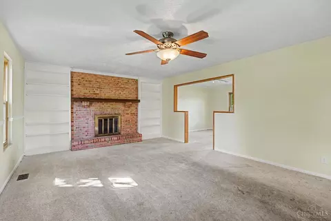 Living - 615 Queensgate Rd, Springboro, OH 45066 photo 5 of 6