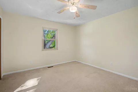 Bedroom - 615 Queensgate Rd, Springboro, OH 45066 photo 7 of 11