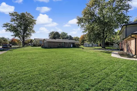 Exterior - 615 Queensgate Rd, Springboro, OH 45066 photo 10 of 16