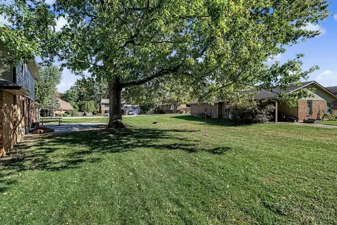 Exterior - 615 Queensgate Rd, Springboro, OH 45066 photo 8 of 16