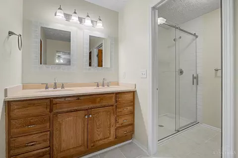 Bath - 615 Queensgate Rd, Springboro, OH 45066 photo 3 of 7