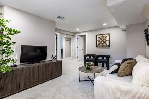 Other - 3933 Paxton Ave, Cincinnati, OH 45209 photo 5 of 9