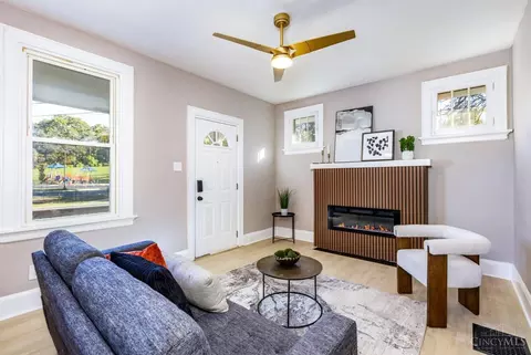 Living - 3933 Paxton Ave, Cincinnati, OH 45209 photo 1 of 4