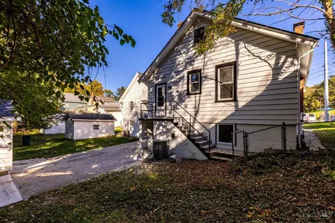 Exterior - 3933 Paxton Ave, Cincinnati, OH 45209 photo 3 of 9