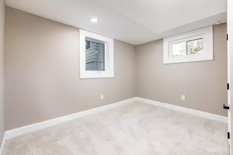 Bedroom - 3933 Paxton Ave, Cincinnati, OH 45209 photo 3 of 3