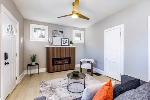 Living - 3933 Paxton Ave, Cincinnati, OH 45209 photo 2 of 4