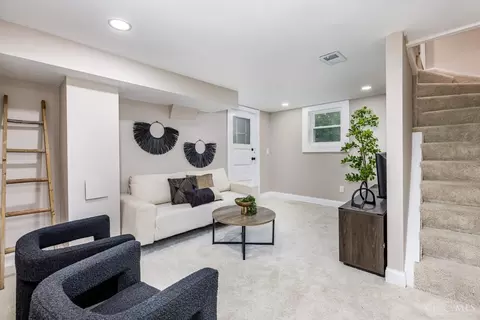 Living - 3933 Paxton Ave, Cincinnati, OH 45209 photo 3 of 4