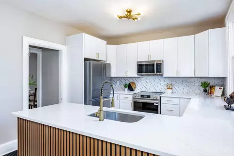 Kitchen - 3933 Paxton Ave, Cincinnati, OH 45209 photo 9 of 9