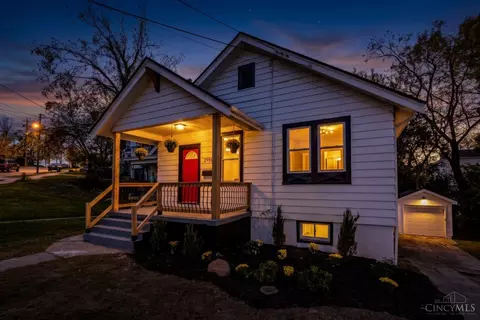 Exterior - 3933 Paxton Ave, Cincinnati, OH 45209 photo 6 of 9