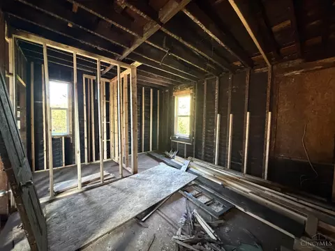 Bedroom - 2550 Riverside Dr, Cincinnati, OH 45202 photo 1 of 3