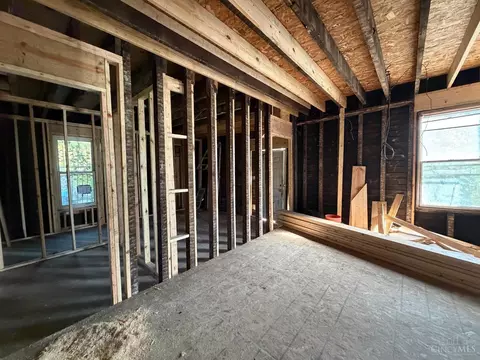 Bedroom - 2550 Riverside Dr, Cincinnati, OH 45202 photo 2 of 3