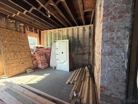 Bath - 2550 Riverside Dr, Cincinnati, OH 45202 photo 1 of 1