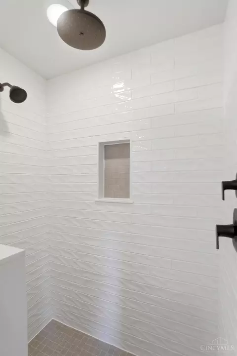Bath - 3311 Bach Ave, Cincinnati, OH 45209 photo 3 of 7