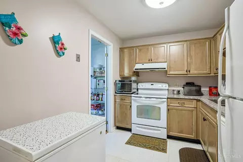 Kitchen - 3004 Glenmore Ave, Cincinnati, OH 45238 photo 2 of 2