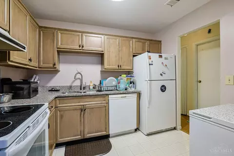 Kitchen - 3004 Glenmore Ave, Cincinnati, OH 45238 photo 1 of 2