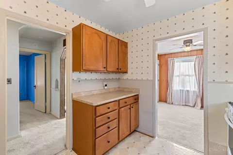 Kitchen - 1890 Ashbrook Dr, Cincinnati, OH 45238 photo 4 of 4