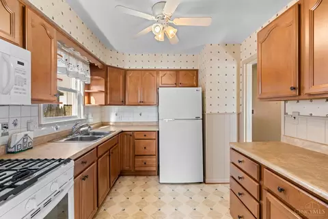 Kitchen - 1890 Ashbrook Dr, Cincinnati, OH 45238 photo 1 of 4
