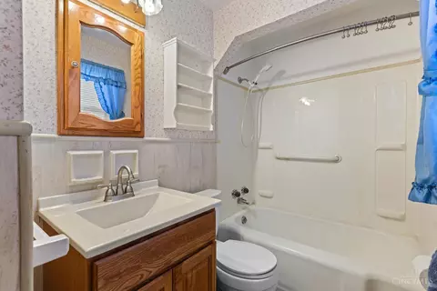 Bath - 1890 Ashbrook Dr, Cincinnati, OH 45238 photo 1 of 1