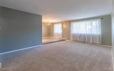 Living - 271 Glenburn Dr, Centerville, OH 45459 photo 2 of 5