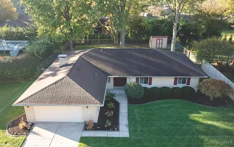271 Glenburn Dr, Centerville, OH 45459