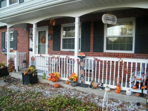 Exterior - 34 Handel Ln, Greenhills, OH 45218 photo 2 of 12