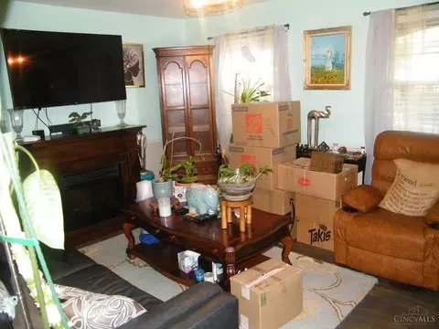 Living - 34 Handel Ln, Greenhills, OH 45218 photo 2 of 5